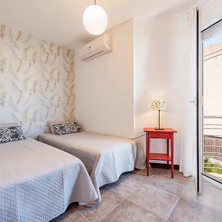 Charming Semi-detached Holiday By The Sea Ii * אלקודיה