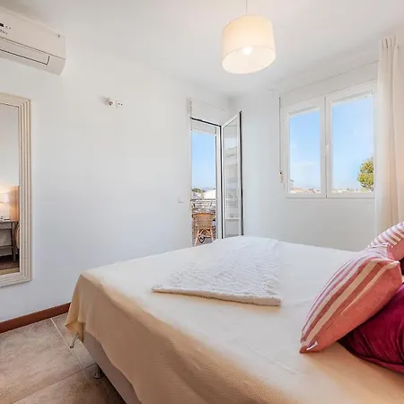 בית נופש Charming Semi-detached Holiday By The Sea Ii