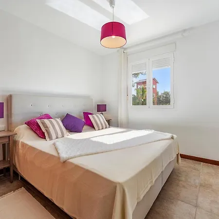 Charming Semi-detached Holiday By The Sea Ii *